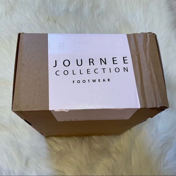 Journee Collection Arden Sneakers - New in Box - Size 8 - White / Navy - Picture 16 of 16